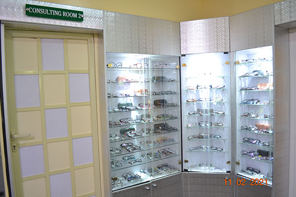 Supreme Vision Eye Clinic diagnostic equipment